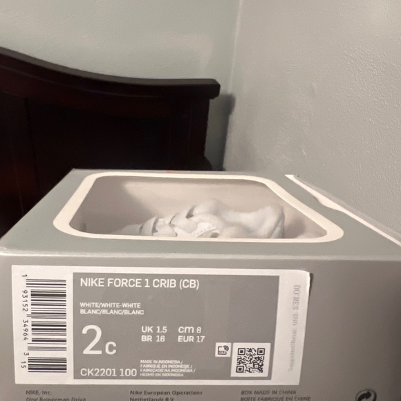 2c Nike Air Force - Picture 1 of 4